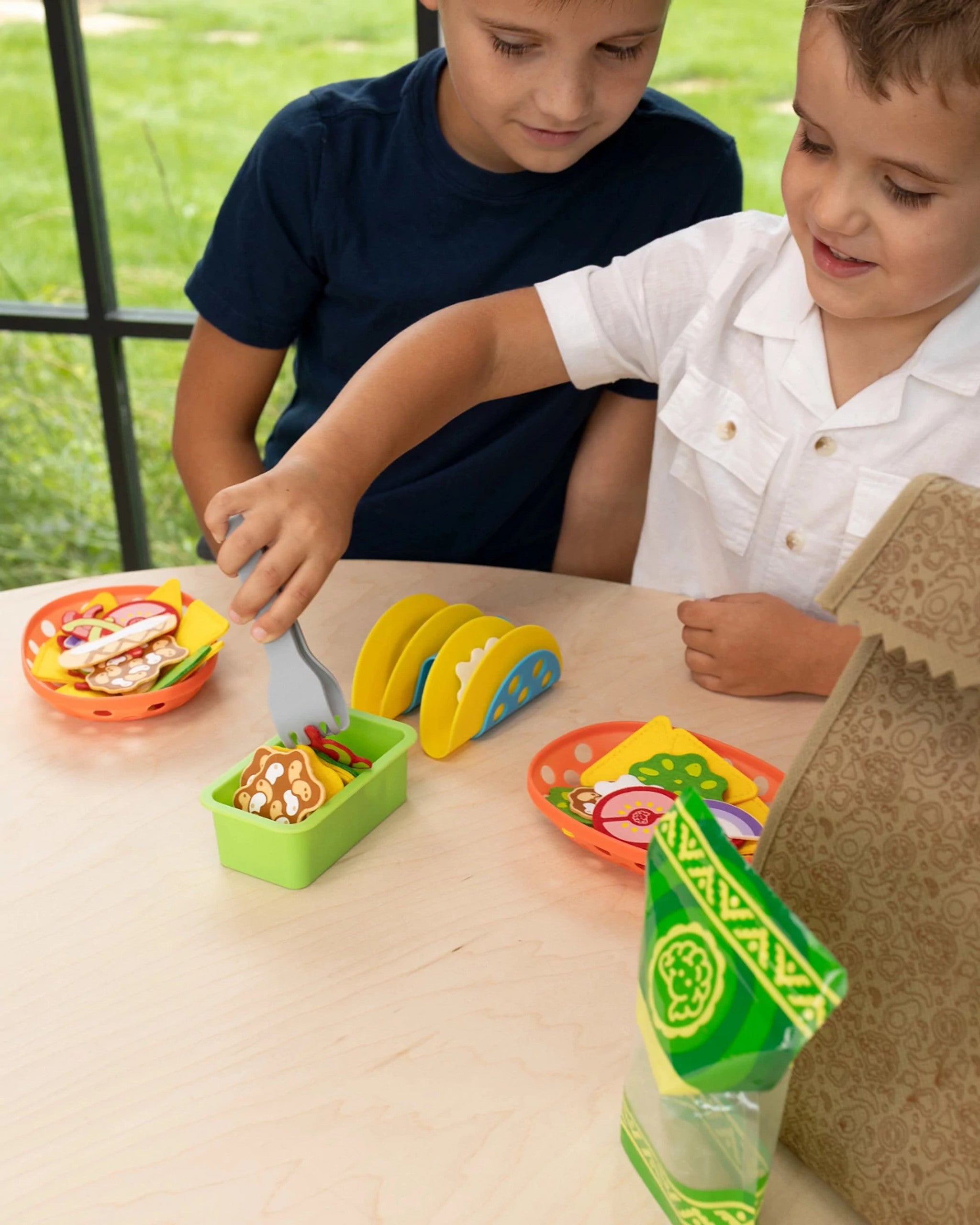 Fat Brain Pretendables Nacho Set