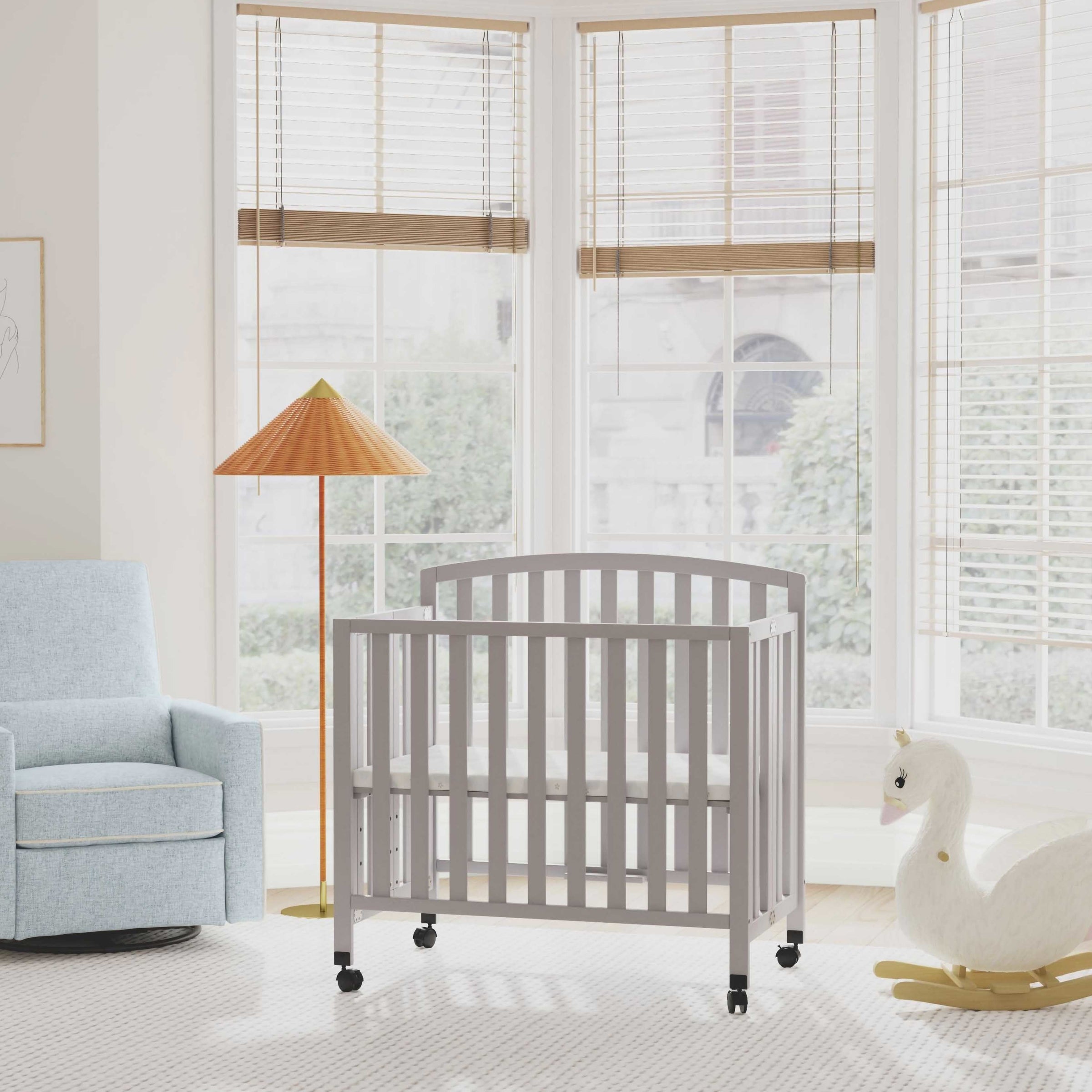 DaVinci Dylan Folding Portable 3-in-1 Mini Crib