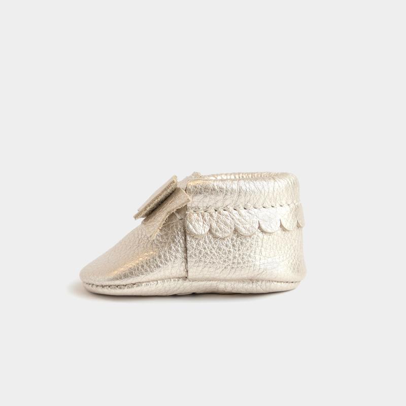 Freshly Picked Newborn Bow Moccasin - Platinum