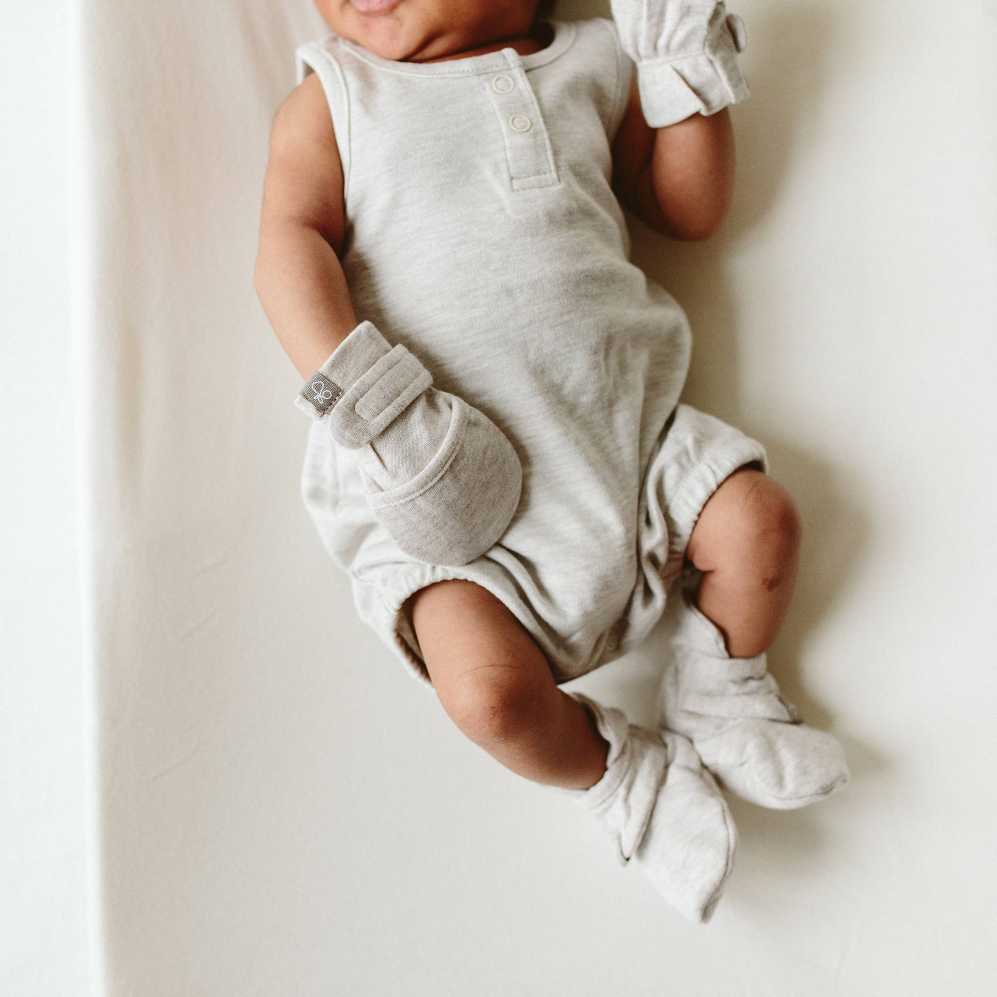 goumikids - Stay On Baby Mitts - Storm Gray