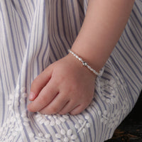 Cherished Moments Girls Sterling Silver Pearl and Heart Baby Bracelet for Kids: Medium 1-5 Years