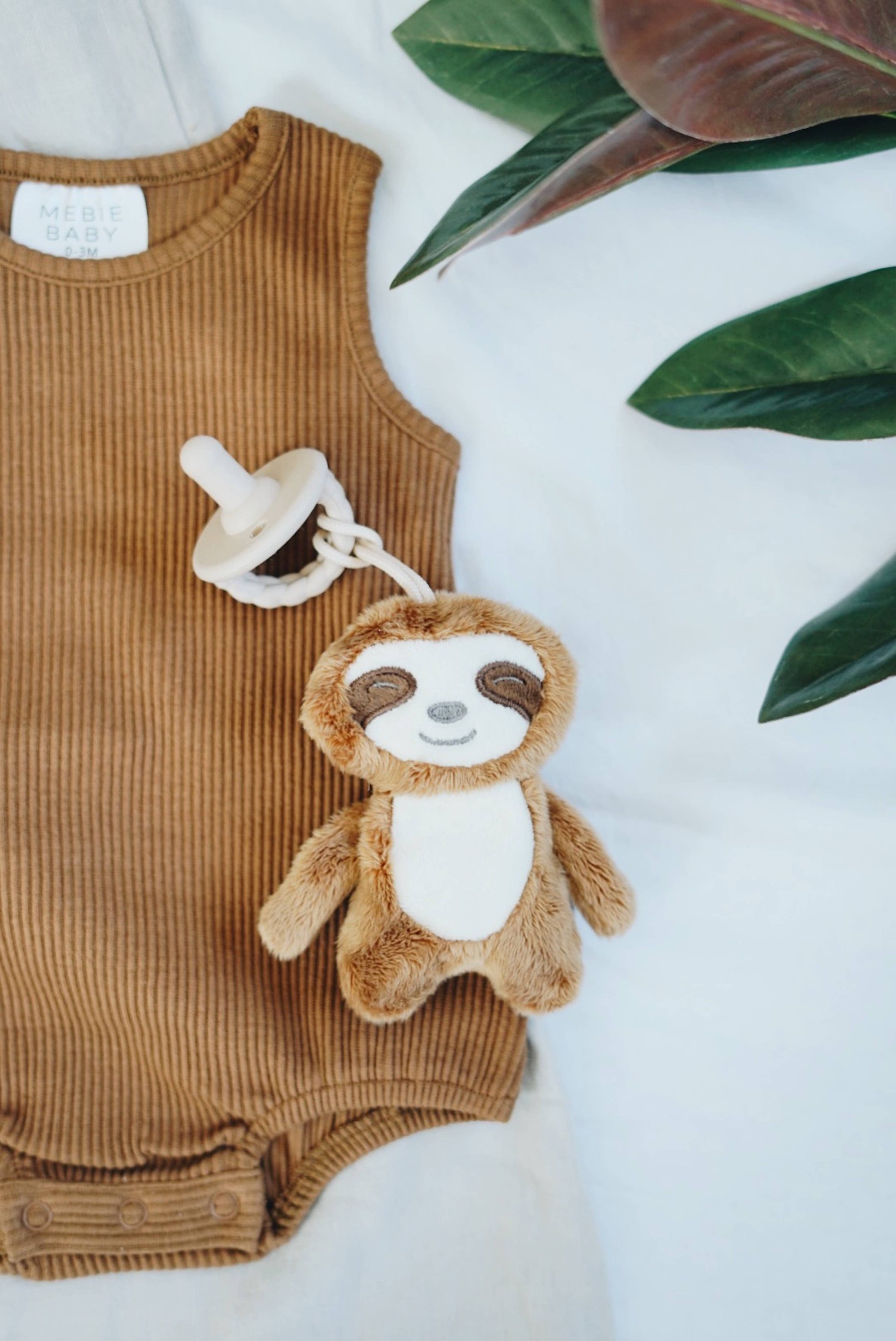 Itzy Ritzy - Sweetie Pal™ Plush & Pacifier