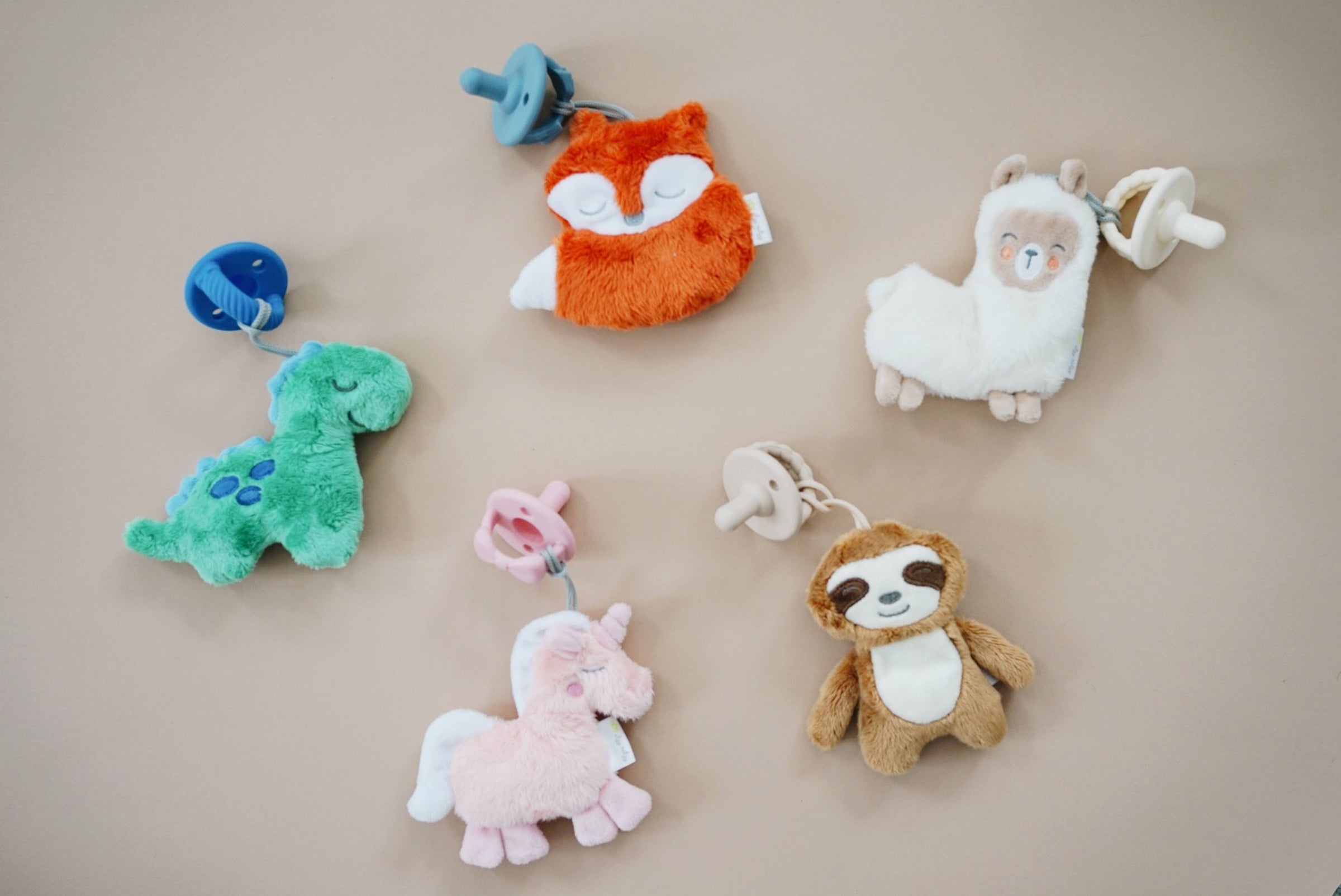 Itzy Ritzy - Sweetie Pal™ Plush & Pacifier