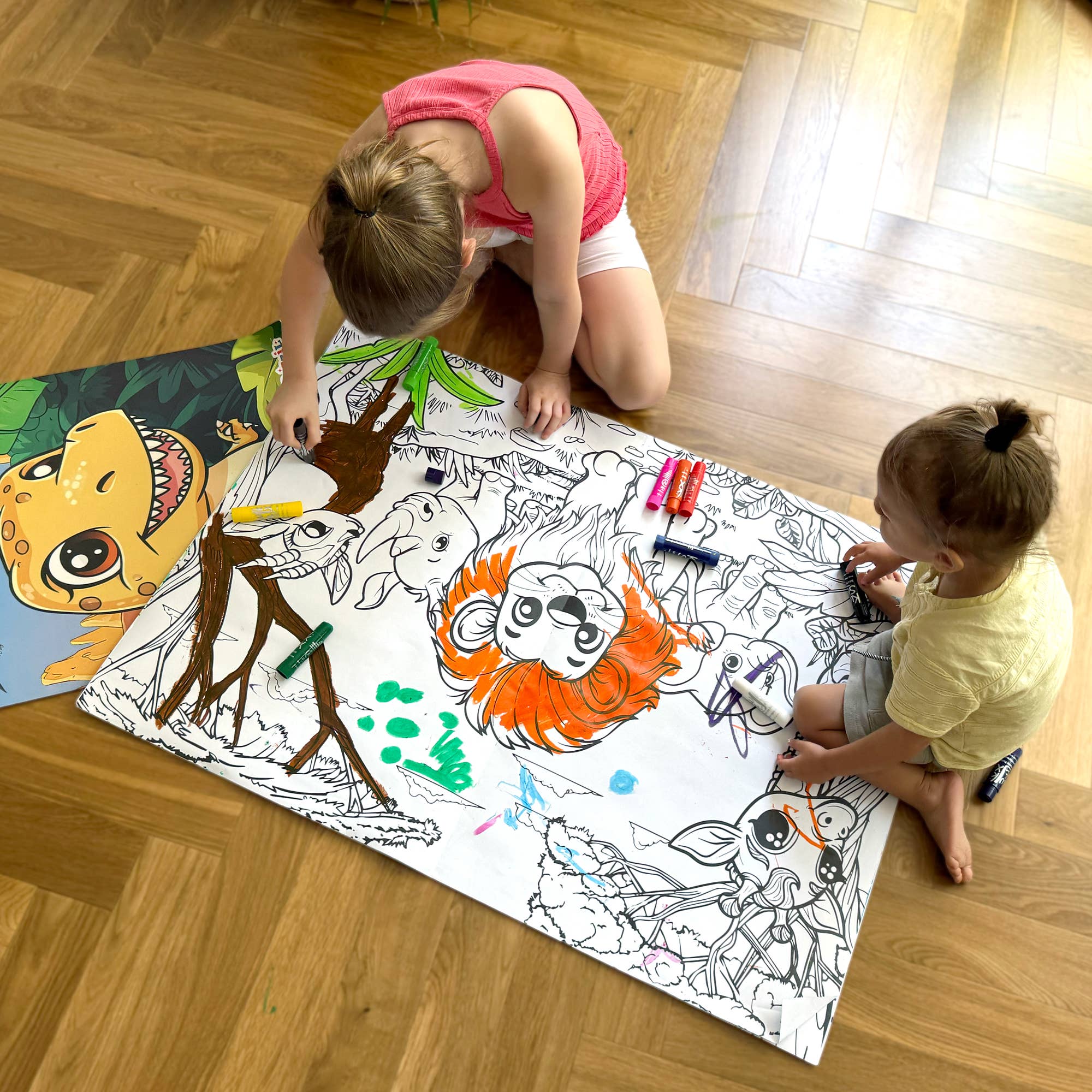 Nova Toys LLC - Animal Kingdom - XXL Coloring Book