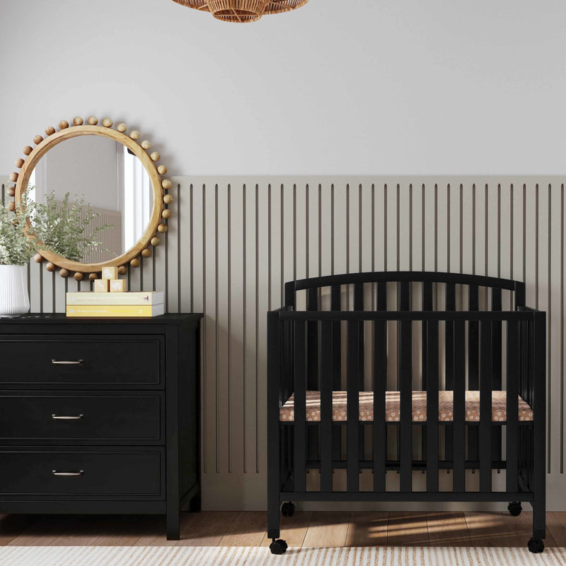 DaVinci Dylan Folding Portable 3-in-1 Mini Crib