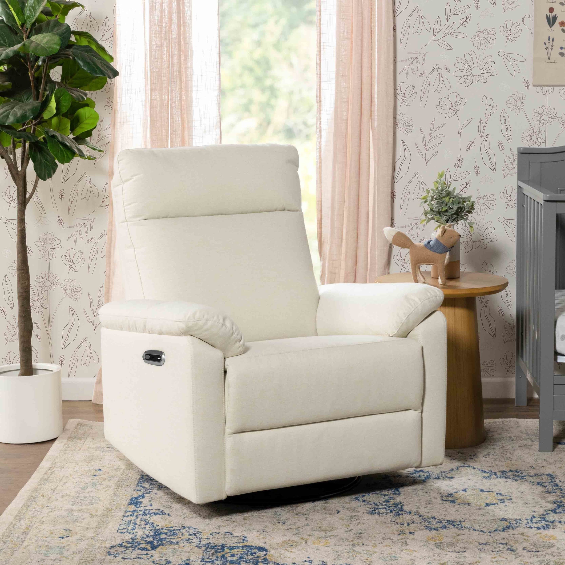 DaVinci Suzy Electronic Recliner and Swivel Glider | USB Charging Port