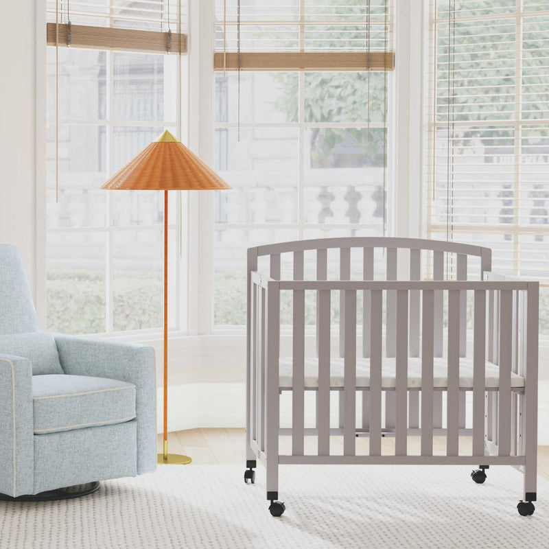 DaVinci Dylan Folding Portable 3-in-1 Mini Crib