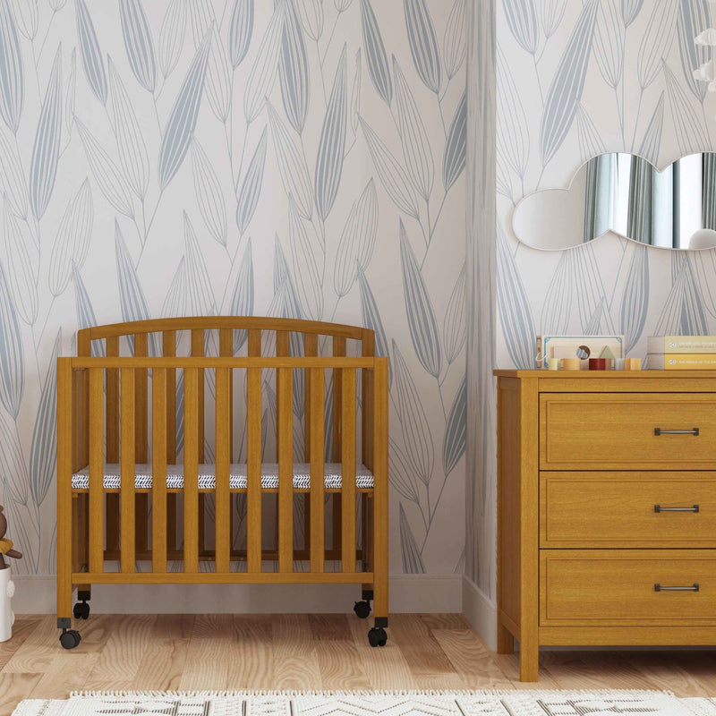 DaVinci Dylan Folding Portable 3-in-1 Mini Crib