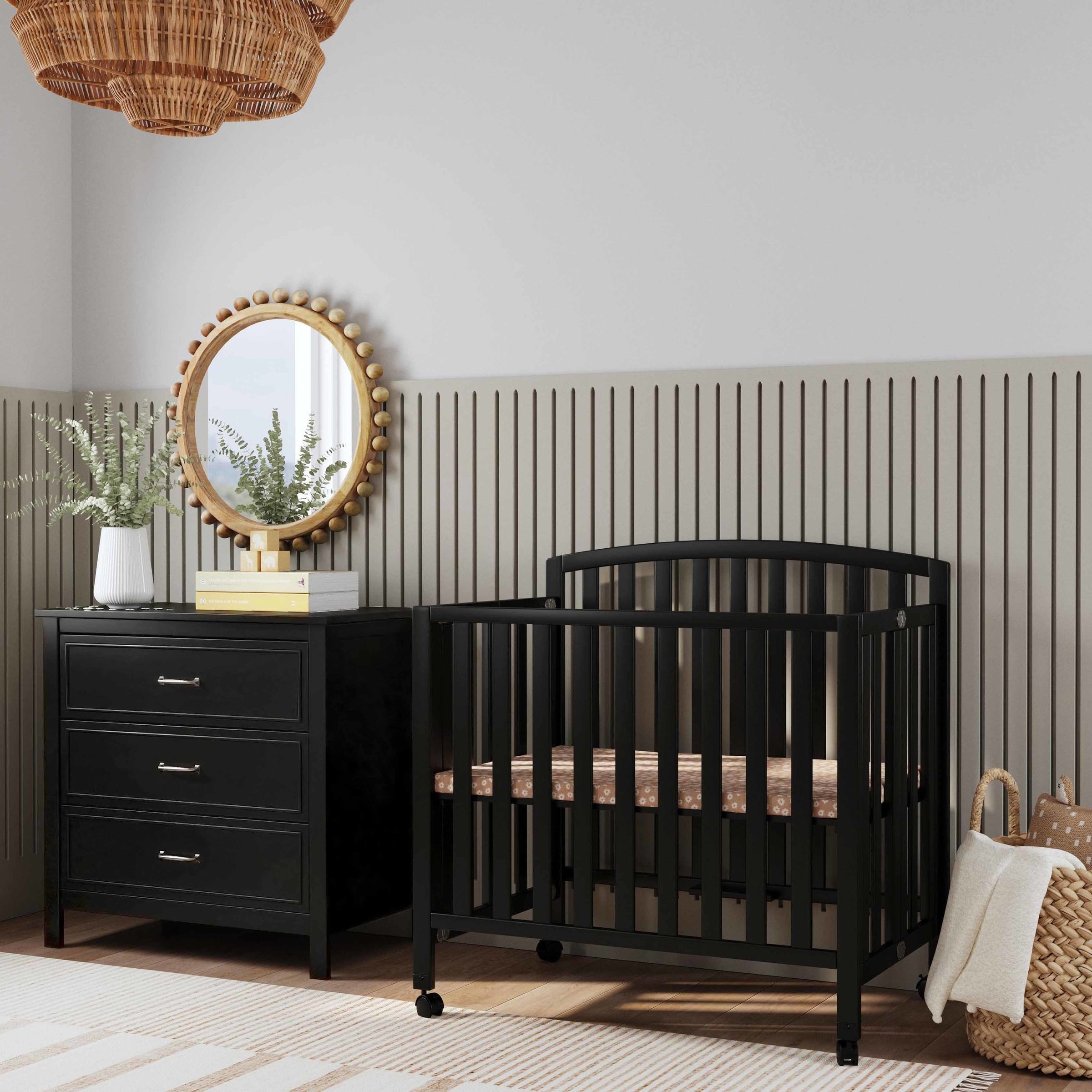 DaVinci Dylan Folding Portable 3-in-1 Mini Crib
