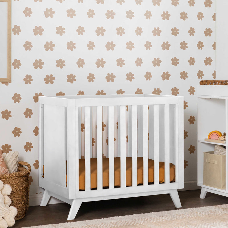 DaVinci Otto 3-in-1 Convertible Mini Crib with 4" Mattress