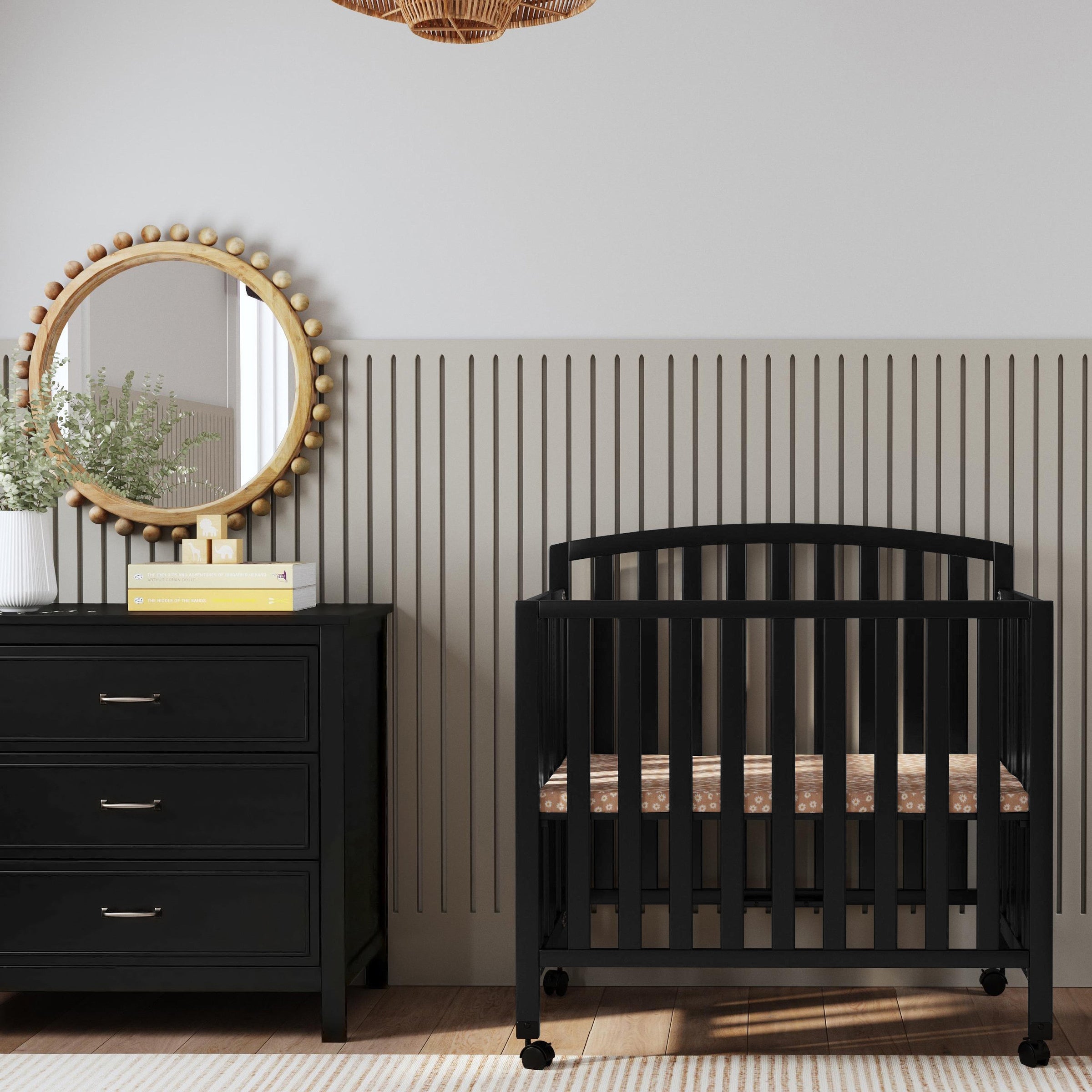 DaVinci Dylan Folding Portable 3-in-1 Mini Crib