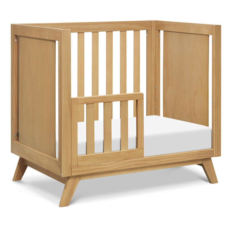DaVinci Otto 3-in-1 Convertible Mini Crib with 4" Mattress