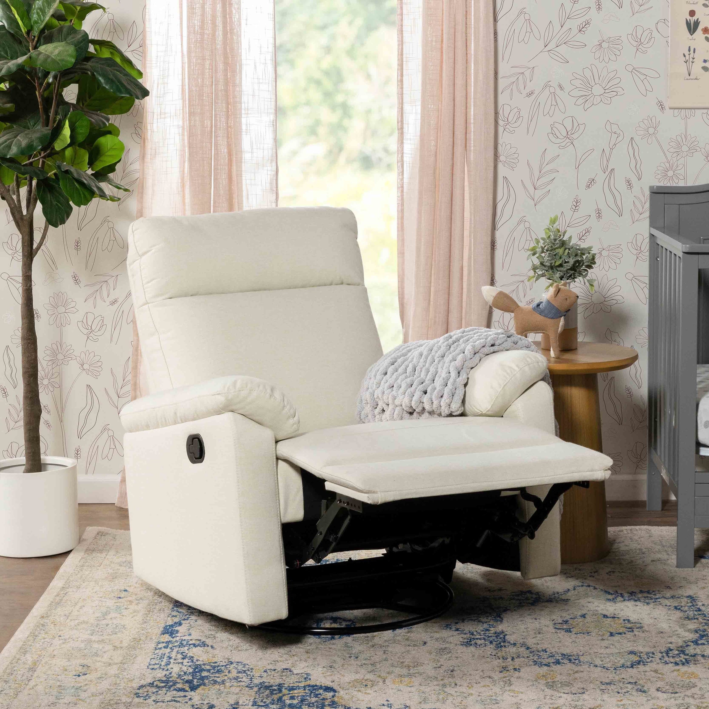 DaVinci Suzy Recliner and Swivel Glider
