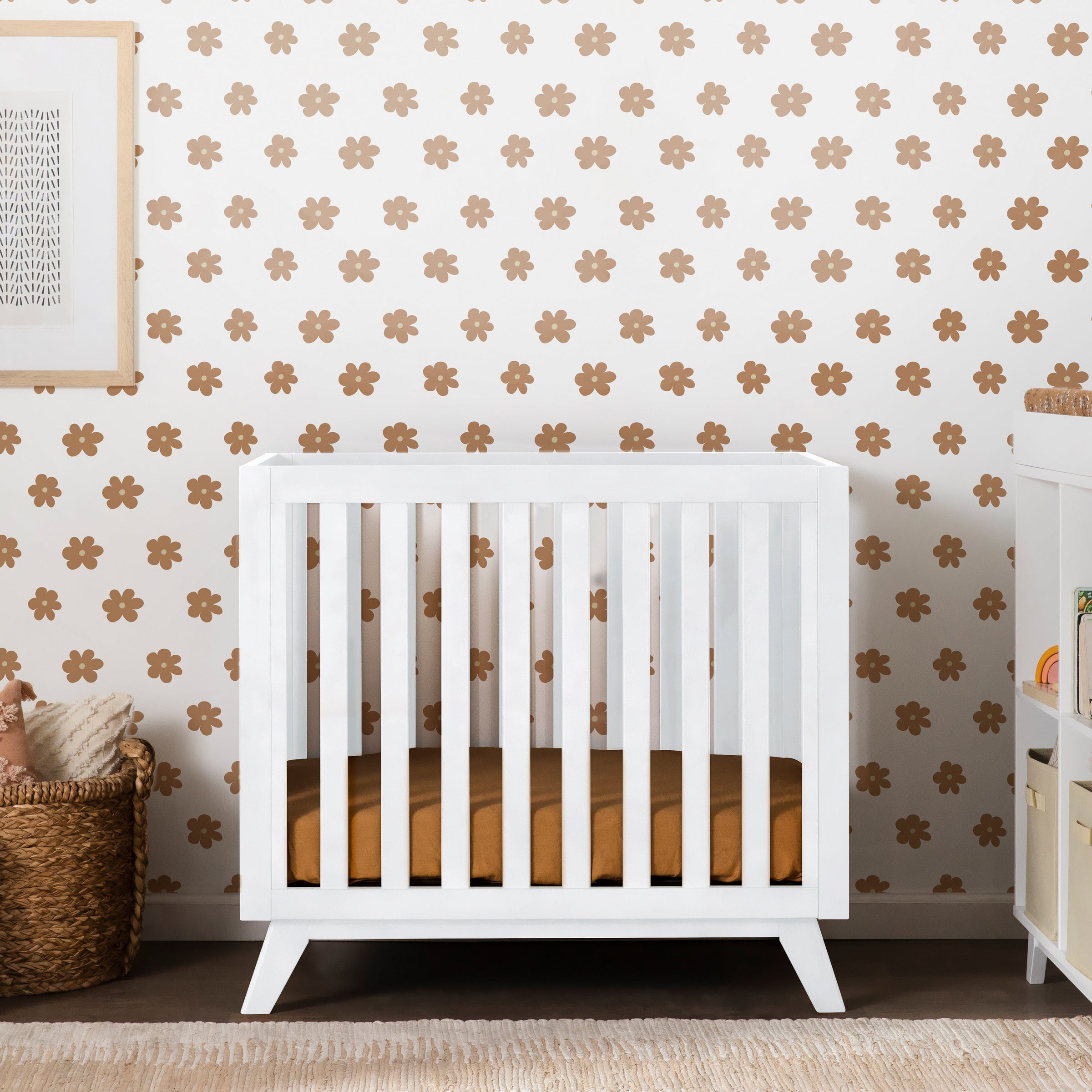 DaVinci Otto 3-in-1 Convertible Mini Crib with 4" Mattress